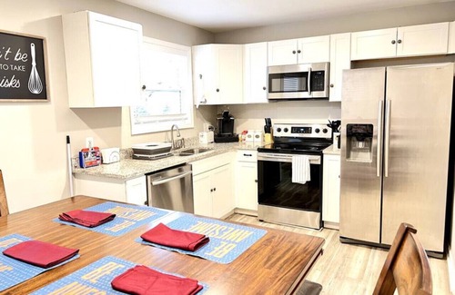 Greensboro House | Vibrant Modern Home in the Heart of Greensboro