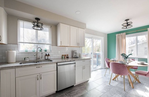 Arvada House | Vibrant Modern Retreat | Close to Denver & Trails