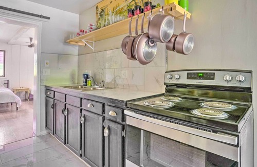 East Ridge Apartment | Vibrant, Pet-Friendly Apt w/ Fire Pit & Yard!