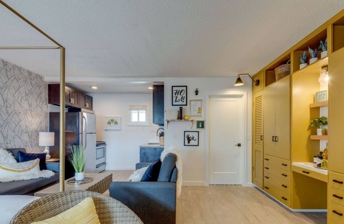 Melrose Apartment | Vibrant Studio Within 2 Miles of Downtown with Pool