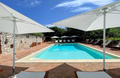 Spoleto Villa | Vicolo : Picturesque cottage with balcony + patio/seats 4/5 in private village