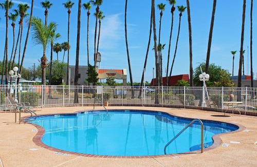 Donna Hotel | Victoria Palms Inn and Suites