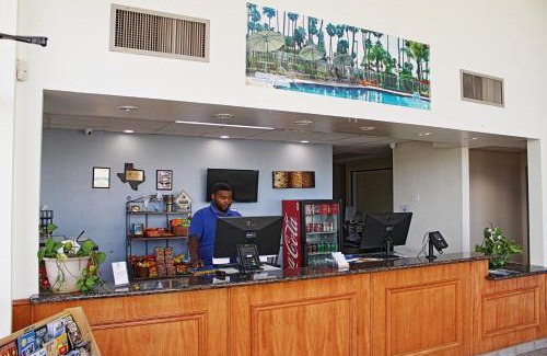 Donna Hotel | Victoria Palms Inn and Suites