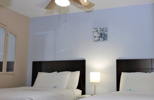 Donna Hotel | Victoria Palms Inn & Suites