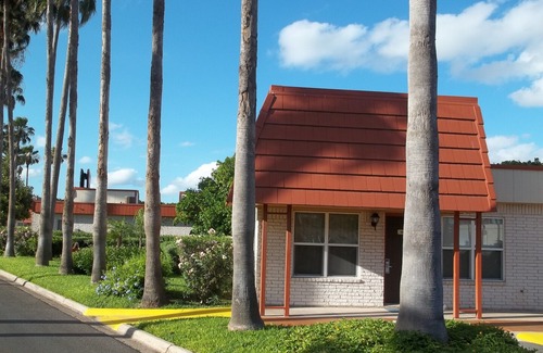 Donna Hotel | Victoria Palms Inn & Suites