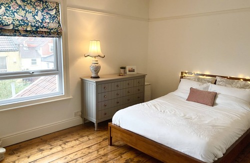 Hanham House | Victorian 2 bedroom house in Redfield St George