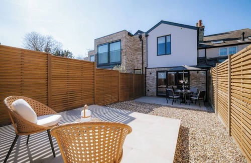 Cambridge Cottage | Victorian cottage, (New to Vrbo) near Botanical gardens & historical collages