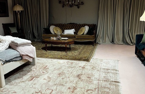 Dresden House | Victorian Country Mansion with Pool Speakeasy and Gym. Sleeps 14. Pet Friendly.