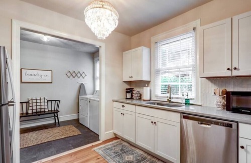 Mountville House | Victorian Manor on Main w/6 beds-10 mins to Lanc!