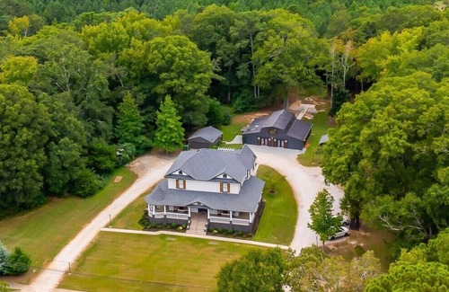 Cross Hill House | Victorian mini mansion family stays, elopements & more!