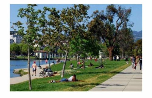 Oakland House | Victorian Oasis: Charm & Convenience Near Lake Merritt