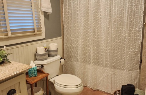 Eufaula House | Victorian Secret,entire house In Eufaula, Al. Sport enthusiasts are welcomed.