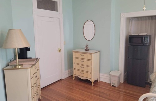 Wise House | Victorian Spa EnSuite @ Nottingham PL, King Bed, Jacuzzi Near UVa-Wise & Main St