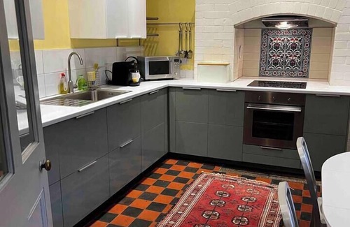 Cork House | Victorian Townhouse next to UCC, Cork