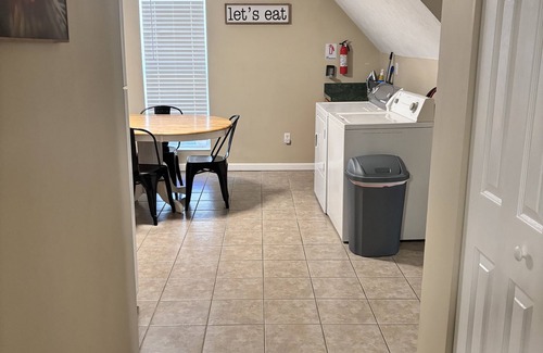 New Pekin Apartment | Victorian Upstairs Apartment with fast WiFi & Desk