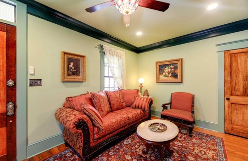 New Bern Apartment | Victorian Vacation Rental Apt in Downtown New Bern