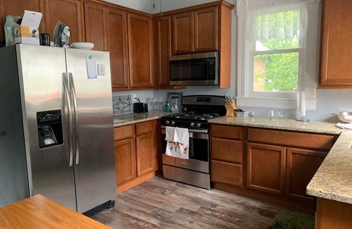 Bushnell House | VICTORIAN VACAY 3 BR Sleeps 10