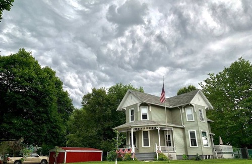 Bushnell House | VICTORIAN VACAY 3 BR Sleeps 10