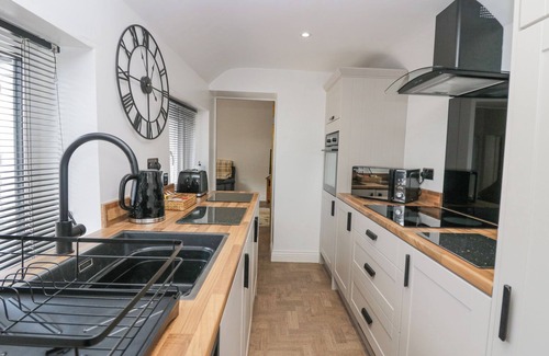 Whitehaven Cottage | VICTRONEEN COTTAGE, pet friendly, with a garden in Whitehaven