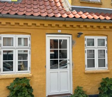 Aalborg Apartment | Vidunderligt hus med gårdhave - midt i centrum Brettevillesgade 16 A
