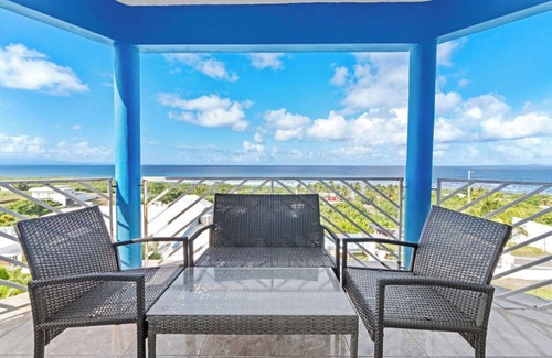 Villa Borinquen House | Vieques Ocean View House & walk to beach 7br - 6bth Pool table & Ping Pong