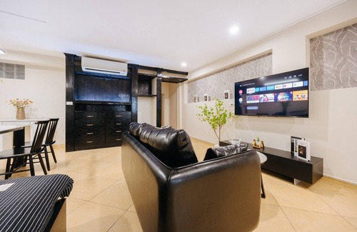 Hang Bai Apartment | VietHOME - 201 The 2 Bedroom Healing Apartment-Netflix-Elevator-Kitchen