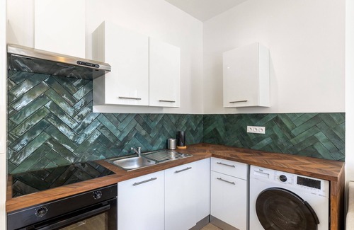 7th Arrondissement Apartment | Vieux-Port, Panier : T3 On the Place de Lenche