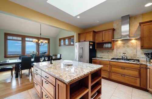 Neahkahnie Beach House | View House-Breathtaking Ocean views, 2 master suites, 3.5 baths.