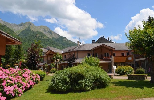 Aulus-les-Bains Apartment | View mountain, fitness, swimming pool, parking, tv, 25m², Guzet
