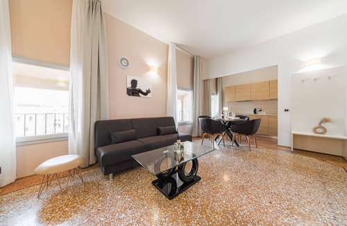 Historic Center Apartment | View of Piazza Maggiore - Arcadian By ImmoBo - Bologna Center