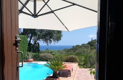 Cap Benat Villa | View of the sea without vis-à-vis, quiet in the private domain of Gaou Bénat