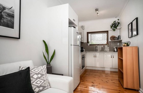 Seaton House | View One Three Seaton Townhouse SA