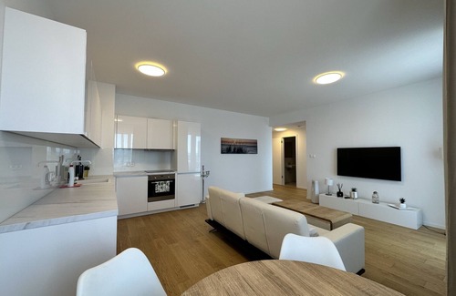 Old Town Apartment | View over the city and castle from the 24. floor, free parking