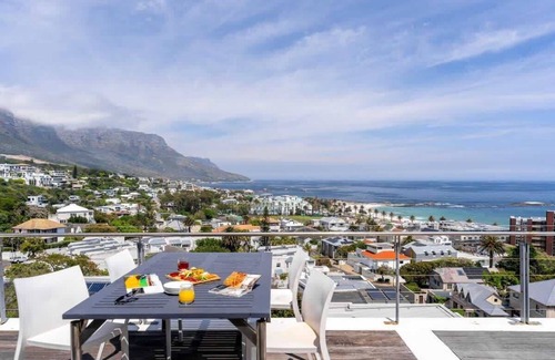 Camps Bay Apartment | View Talay Apt - Panoramic Views & walk to beach