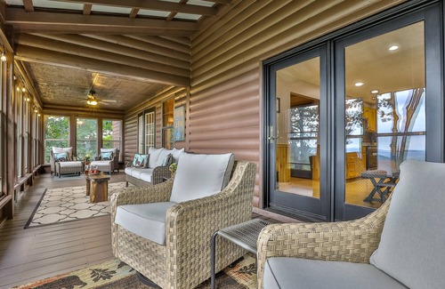 Walnut Mountain Cabin | View-ti-ful Splendor - Gorgeous Views - Sleeps 10