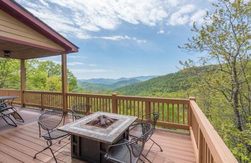 Laurel Ridge House | Viewmont Deck, Fire Pit & Breathtaking Mountain Views!