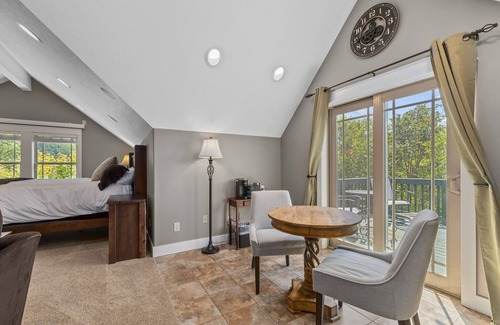 Amity House | Views and Wineries Surround You On 15 Acres In This Wine Country Get Away