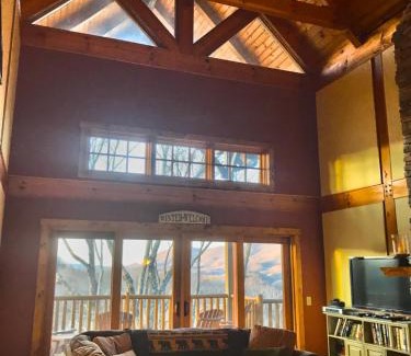 Boone House | VIEWS - EVCharger, 2 Primary Suites, Stocked Ktchn