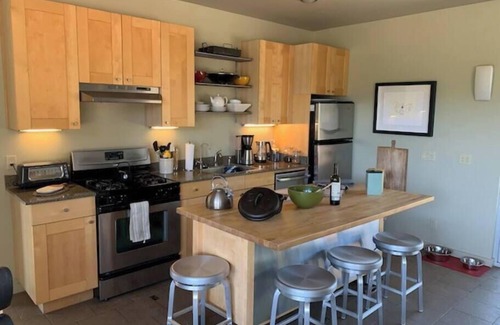 Ukiah Cottage | VIEWS! Last Minute/Longer Stay SPECIALS!