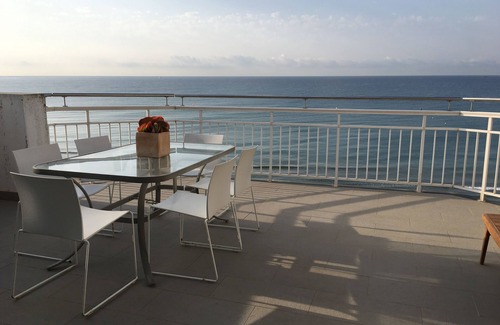 Calafell Apartment | Views like from a boat in Calafell! (55minuts from Barcelona) Como en un barco!