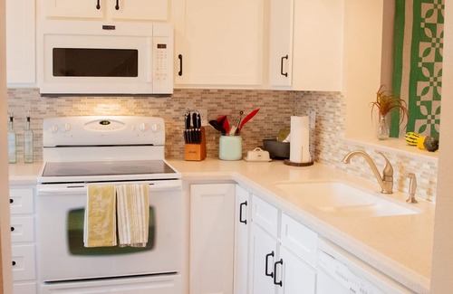 Southeast Boise Condo | VIEWS! Lovely Furn. Condo: 2 bed./2 full bath +Office, Deck, Garage: 30-day min.