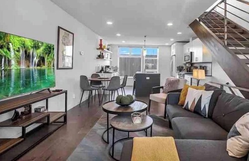 Eastlake House | Views of Lake Union and Seattle Skyline