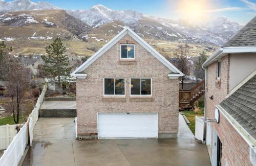 Draper House | Views of Lone Peak and mini golf