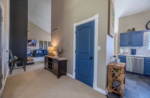Kaiser House | Views of Osage Golf Course & Osage River, 3 Balconies, Game Room, Sleeps 9