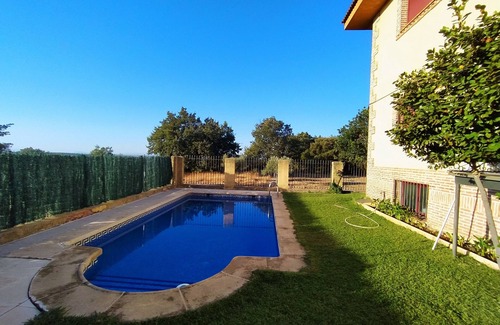 Candeleda House | Views of the Sierra de Gredos and pool for hot summers