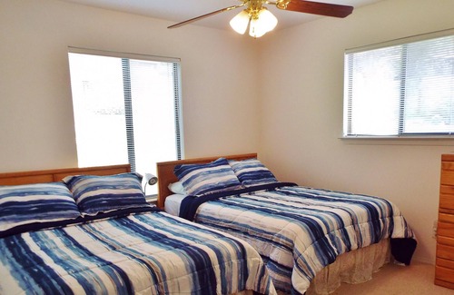 Oak Shores House | Views on the Bluff with Private Slip, Dish TV Soak up the Fun!