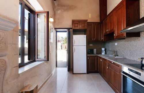 Karoti House | Vigdini Traditional House with hot tub in Karoti village