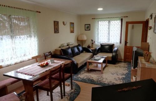 Mladenovac House | Vikend kuća Ivković