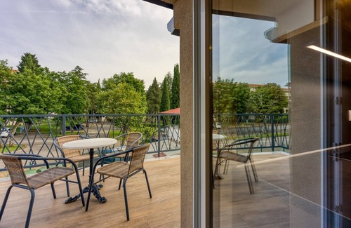 Katoro Apartment | Viktor Katoro/One-Bedroom Apartment A6 in Katoro