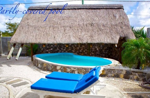 Grand Gaube Villa | Villa with swimming pool and jacuzzi, large veranda, gazebo and outdoor bar